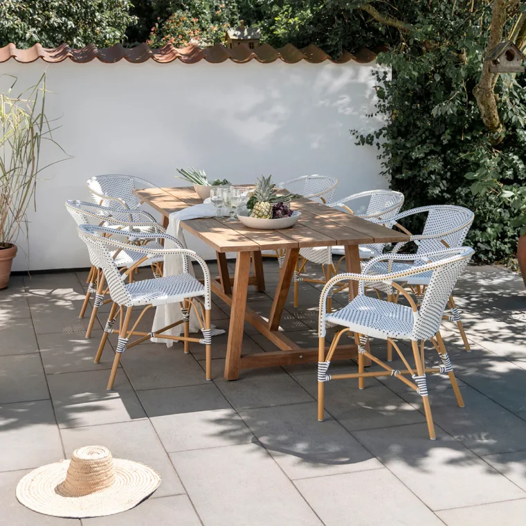 Madeleine Exterior Cafstol