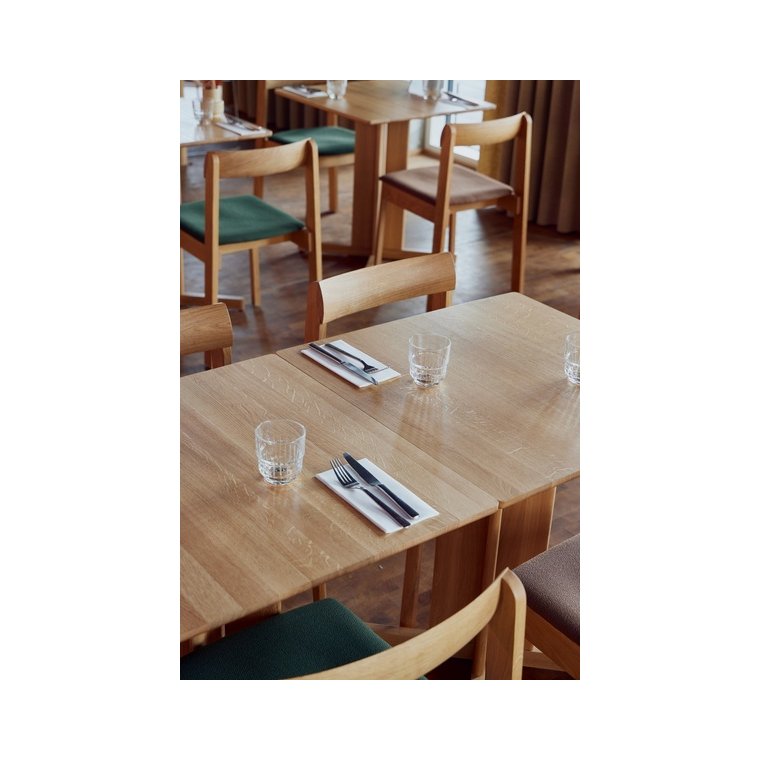 Trefoil kvadratisk spisebord