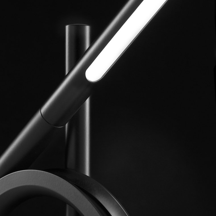 Tangent Media Gulvlampe